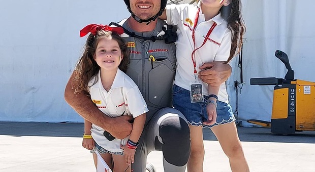 L'ex canottiere Romano Battisti, grinder di Luna Rossa, con le figlie Lara e Lavinia