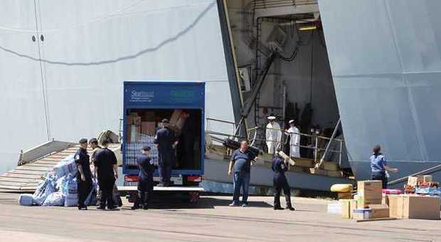 Tratti in salvo 747 migranti sbarcati in mattinata al porto di Taranto: fra loro decine di donne e bambini