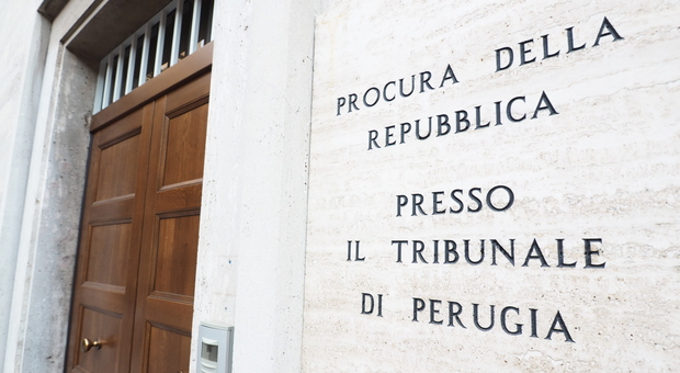 Perugia, stipendio sospeso per il medico accusato di violenza sessuale