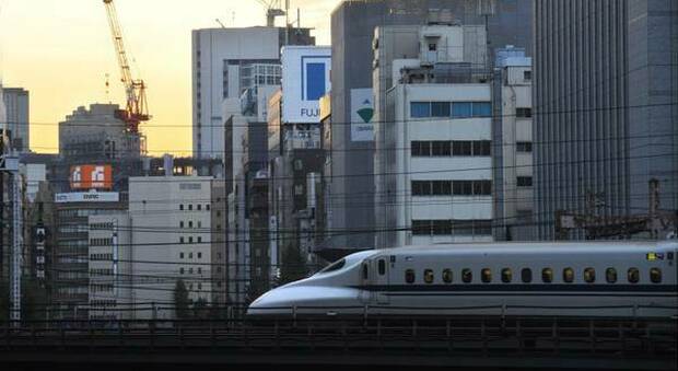 Il treno ritarda di un minuto perché il macchinista va in bagno: scatta l'inchiesta in Giappone