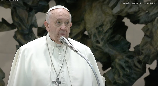 Papa Francesco chiede pace ma non condanna i crimini di guerra russi, da Kiev l'arcivescovo chiede di non restare silenti