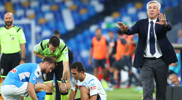 Napoli, Ancelotti applaude la difesa: «E con Llorente attacco completo»