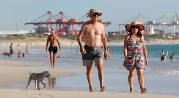 Coronavirus, in Australia le spiagge sono ancora aperte. E i contagi diminuiscono