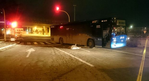 Roma, bus Cotral fuori servizio travolge e uccide un passante