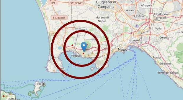 Terremoto Campi Flegrei, boato a Napoli: quattro scosse, la più forte di magnitudo 2.9