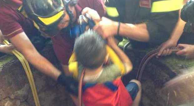 Firenze, due bimbi cadono in un pozzo: salvati dopo un volo di 9 metri