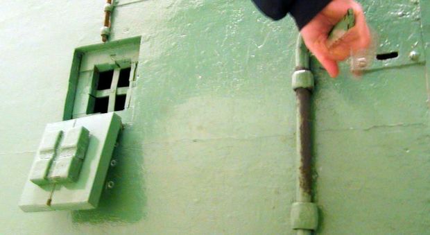 Milano, botte a un detenuto: 11 agenti del carcere di San Vittore rischiano il processo