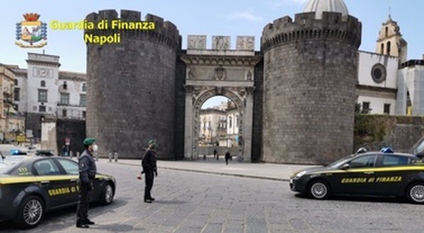 Le mani della camorra sui carburanti: maxi truffa da Napoli a Reggio Calabria, 70 arresti