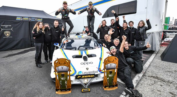 Karol Basz e Mattia Michelotto, un polacco che porta il nome del più famoso di sempre dei suoi connazionali e un giovanissimo italiano, portano a casa il titolo Pro delle Lamborghini World Finals