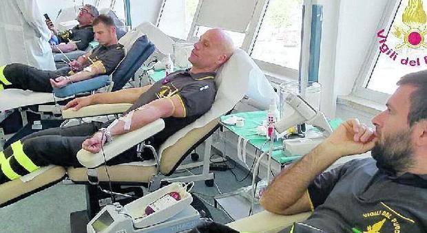 L'“ultimo soccorso” dei vigili del fuoco: in 29 donano sangue