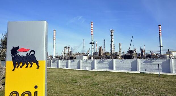 Ucraina, Eni sospende contratti acquisto petrolio da Russia