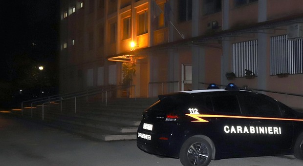 l carabinieri davanti all'istituto Buonarroti