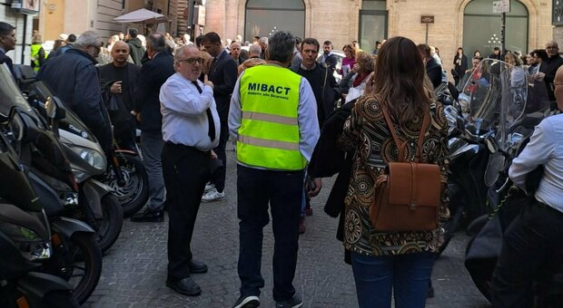 Roma, allarme bomba al ministero della Cultura: evacuato il palazzo