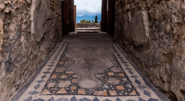 «Visitate l'antica domus con vista sul mare». L'invito social del Parco Archeologico a Pompei è virale