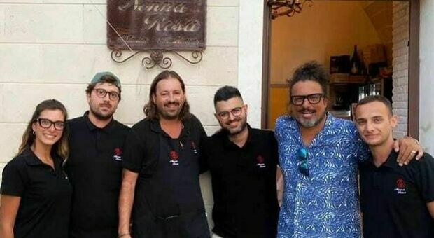 Alessandro Borghese in Salento tra relax e crudi di pesce: tour gastronomico per lo chef di “Quattro ristoranti"