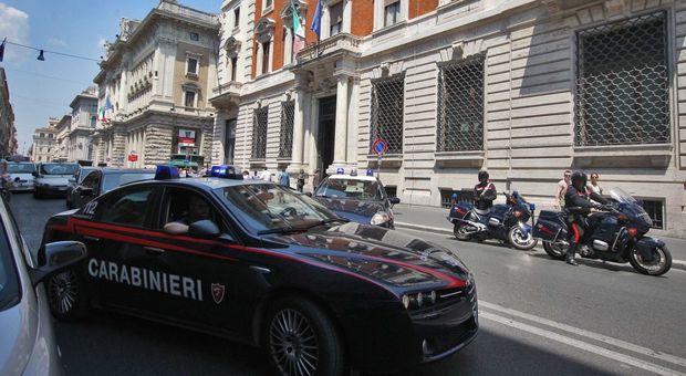 Roma, arrestate due nomadi che svaligiavano le case di chi era in vacanza