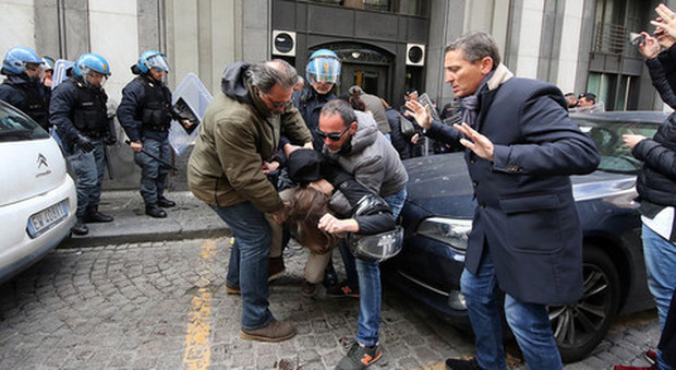 Forum con Salvini al Mattino tensione tra centri sociali e polizia