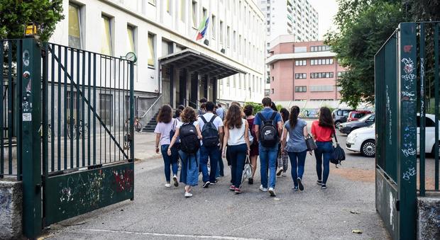 Ritorno a scuola a Milano e in provincia, ma mancano i prof