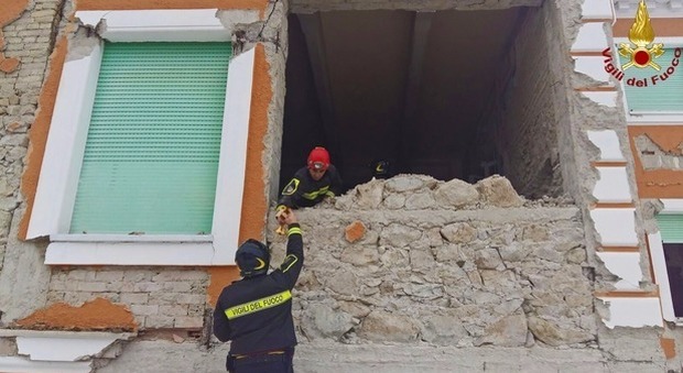 Terremoto, migliorano lentamente le condizioni del vigile del fuoco rimasto folgorato ad Amatrice