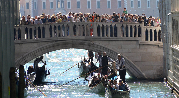 Turisti, telecamere su San Marco, "conta-persone" e Albo degli alloggi