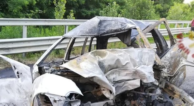 Diciottenne muore carbonizzato nello scontro con un camion: aveva appena preso la patente