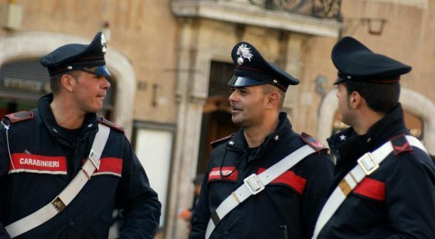 Maxi blitz nei vicoli di Napoli: tre arresti, fioccano denunce