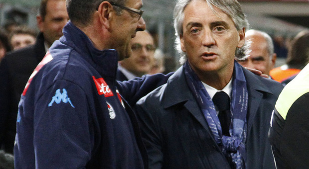Inter-Napoli, stretta di mano tra Mancini e Sarri