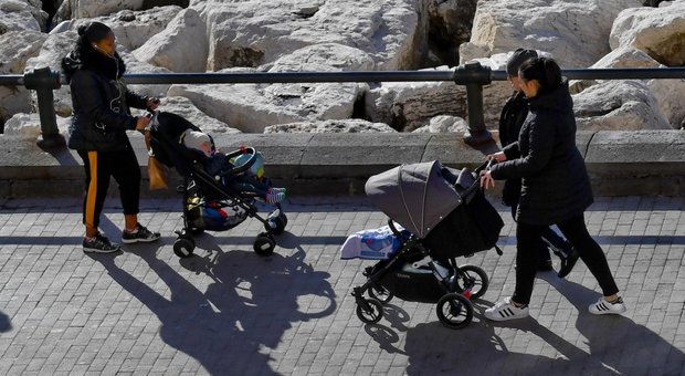 Crollano le nascite: sempre meno italiani, stranieri oltre i cinque milioni