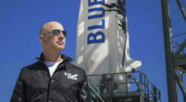 Blue Origin, con Bezos e il fratello Mark viaggerà un 18enne