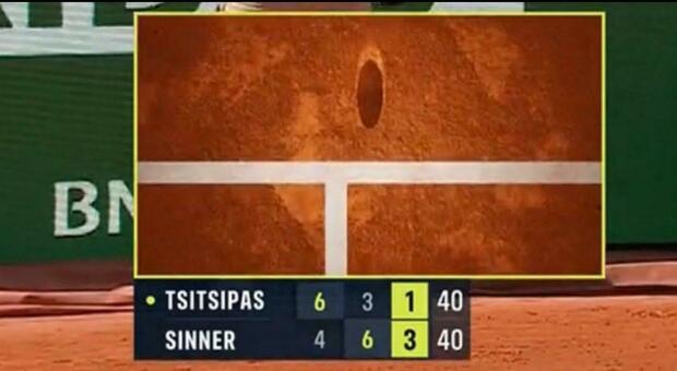 Sinner-Tsitsipas, l'errore dell'arbitro che ha penalizzato Jannik nel terzo set: cosa è successo