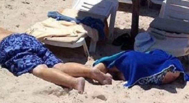 Tunisia, la strage del resort: trucidati in spiaggia con i kalashnikov, 37 morti