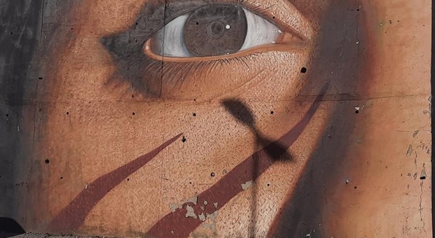 Napoli, SOS per il murales di Jorit a Pianura: si sta sgretolando