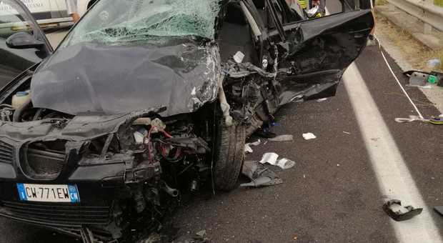 Cilentana, impatto fra due auto: tre ragazzi finiscono in ospedale