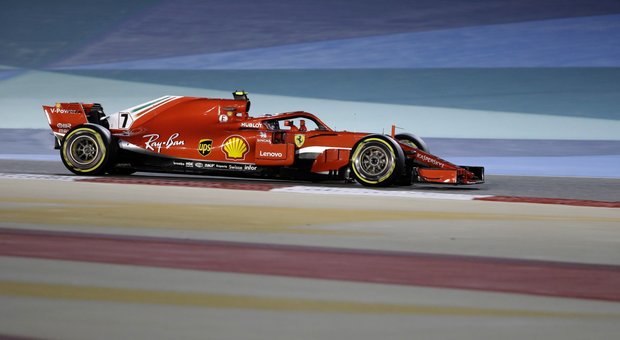 Gp Bahrain, prima fila Ferrari: Vettel in pole, Raikkonen secondo