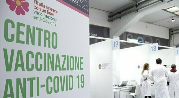 Vaccini Lazio, open day per i 18enni: boom di prenotazioni. Ma poi l’app UFirst è andata in tilt