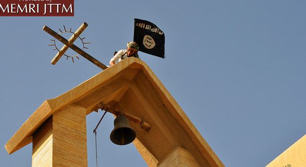 I jihadisti distruggono i simboli cristiani in Iraq