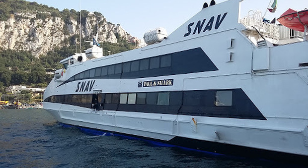 «Pochi passeggeri», confermati i tagli delle rotte per Capri e Sorrento