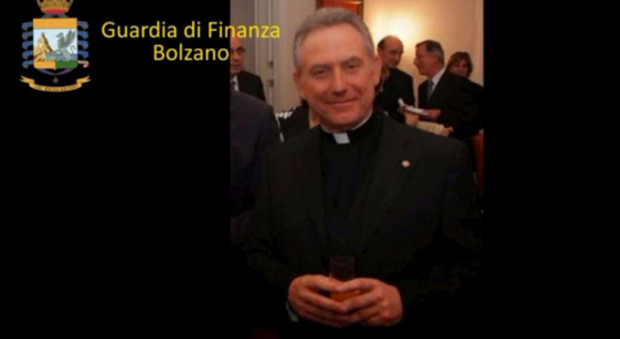 Truffa da 30 milioni, il prete arrestato: "Io come San Lorenzo"