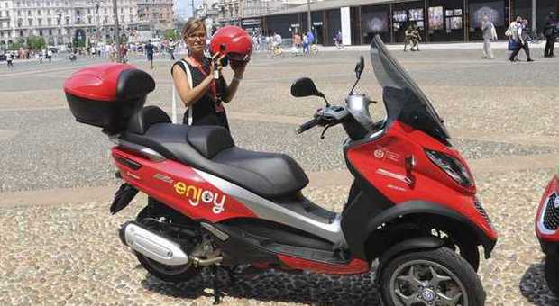 Parte il nuovo servizio di scooter sharing Enjoy: dopo bici e auto a noleggio anche le moto -Guarda