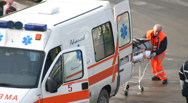Cade dalla scala al poligono di tiro: morto operaio 46enne