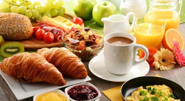 Saltare la prima colazione fa ingrassare: ecco i 7 errori più comuni che si commettono durante la dieta