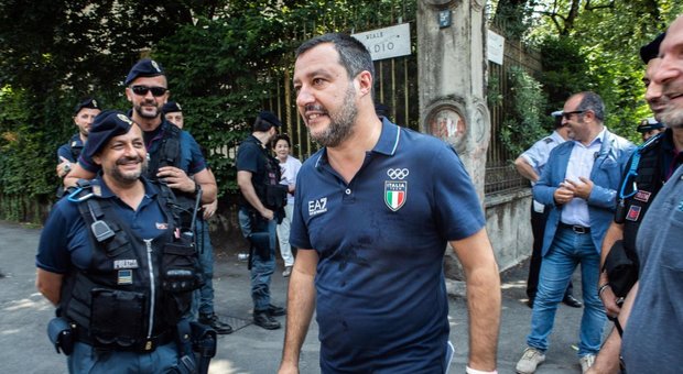 Migranti, Salvini: gommone soccorso dal veliero Alex non aveva problemi