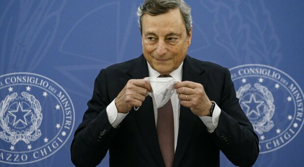 Draghi style, sorriso sornione e parole pungenti: l'efficacia del «Draghi Style»