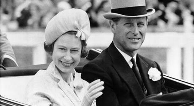 Il Principe Filippo accanto alla regina Elisabetta