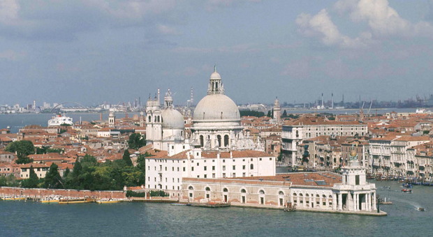 Venezia, grazie a Biennale e Salone nautico ci sono i primi arrivi di turisti