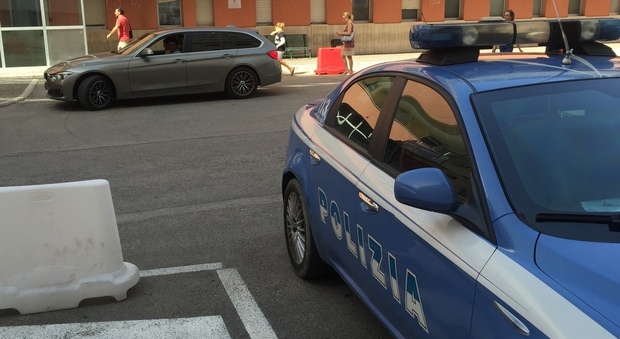 Roma, carabinieri aggrediti a morsi e bar sfasciato: arrestato 22enne