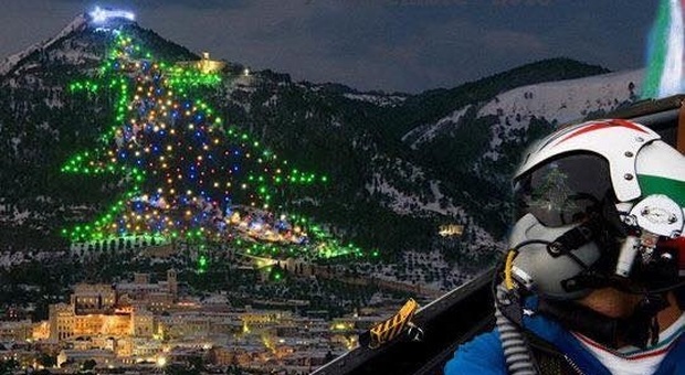 Gubbio, l'albero di Natale più grande del mondo lo accenderanno i piloti delle Frecce Tricolori