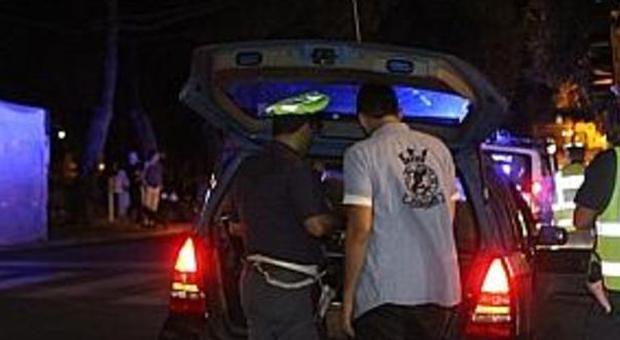 Fano, contromano in auto rischia la tragedia Ubriaco fermato da due agenti fuori servizio