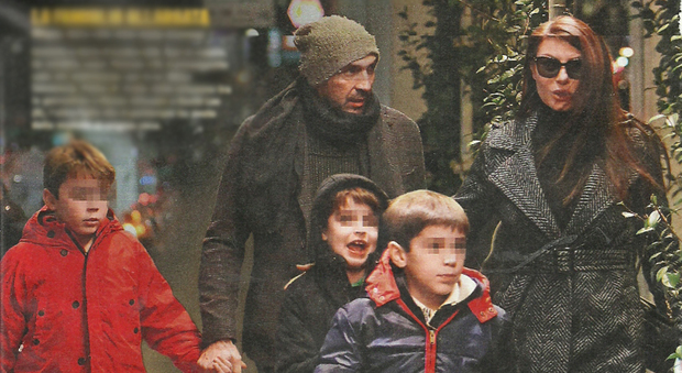 Gigi Buffon, Ilaria D'Amico con i figli Louis Thomas, David Lee e Pietro a Milano
