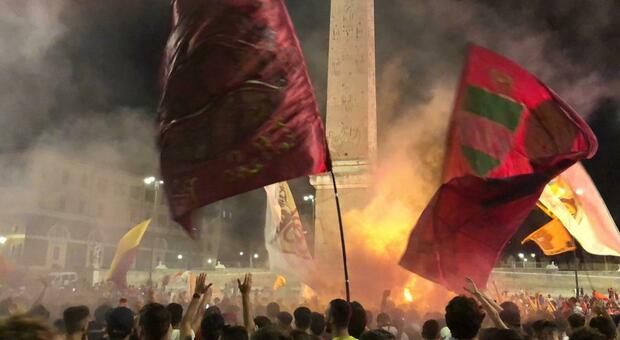 Roma, tifosi a piazza del Popolo per festeggiare i 94 anni della nascita del club